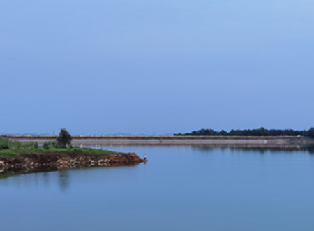 AI視頻聯(lián)網(wǎng)報警系統(tǒng)提示：湖景雖美，但請遠離堤岸|峨眉山|峨秀湖