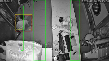 AI視頻聯網報警系統記錄下的一幕“縮骨功”