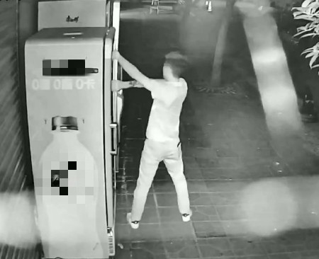 AI視頻監控安全提醒：室外冰柜請鎖好柜門