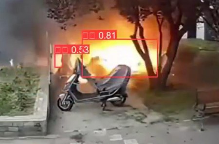 隨著科技的不斷進步，AI人工智能已經深入到生活的方方面面，特別是在安全監控領域，AI視頻監控已經成為保障公共安全的重要手段。今天，我們將重點探討AI視頻監控與火焰識別算法如何共同守護我們的安全，開啟智能防控新篇章。  AI視頻監控具有強大的智能分析和處理能力，能夠實現對監控區域的實時監控、目標識別、行為分析等功能。而火焰識別算法則是AI視頻監控的重要應用之一，通過對監控畫面中的火焰特征進行識別和分析，及時發現火情，為滅火救援爭取寶貴時間。  火焰識別算法采用了先進的計算機視覺技術和深度學習算法，能夠在復雜的監控畫面中準確識別火焰特征。一旦檢測到火焰，系統會立即觸發報警，將火情信息實時推送給相關人員，實現快速響應。  除了火災防控，AI視頻監控和火焰識別算法在工業生產、森林防火、古建筑保護等領域也具有廣泛應用。它們不僅可以提高安全監控的效率和準確性，還能有效降低人力成本，實現智能化、自動化的安全管理。  總之，AI視頻監控與火焰識別算法的結合，為公共安全防控帶來了革命性的變革。未來，隨著技術的不斷創新和完善，AI視頻監控將在更多領域發揮重要作用，為我們的生活和工作提供更加安全、便捷的環境。